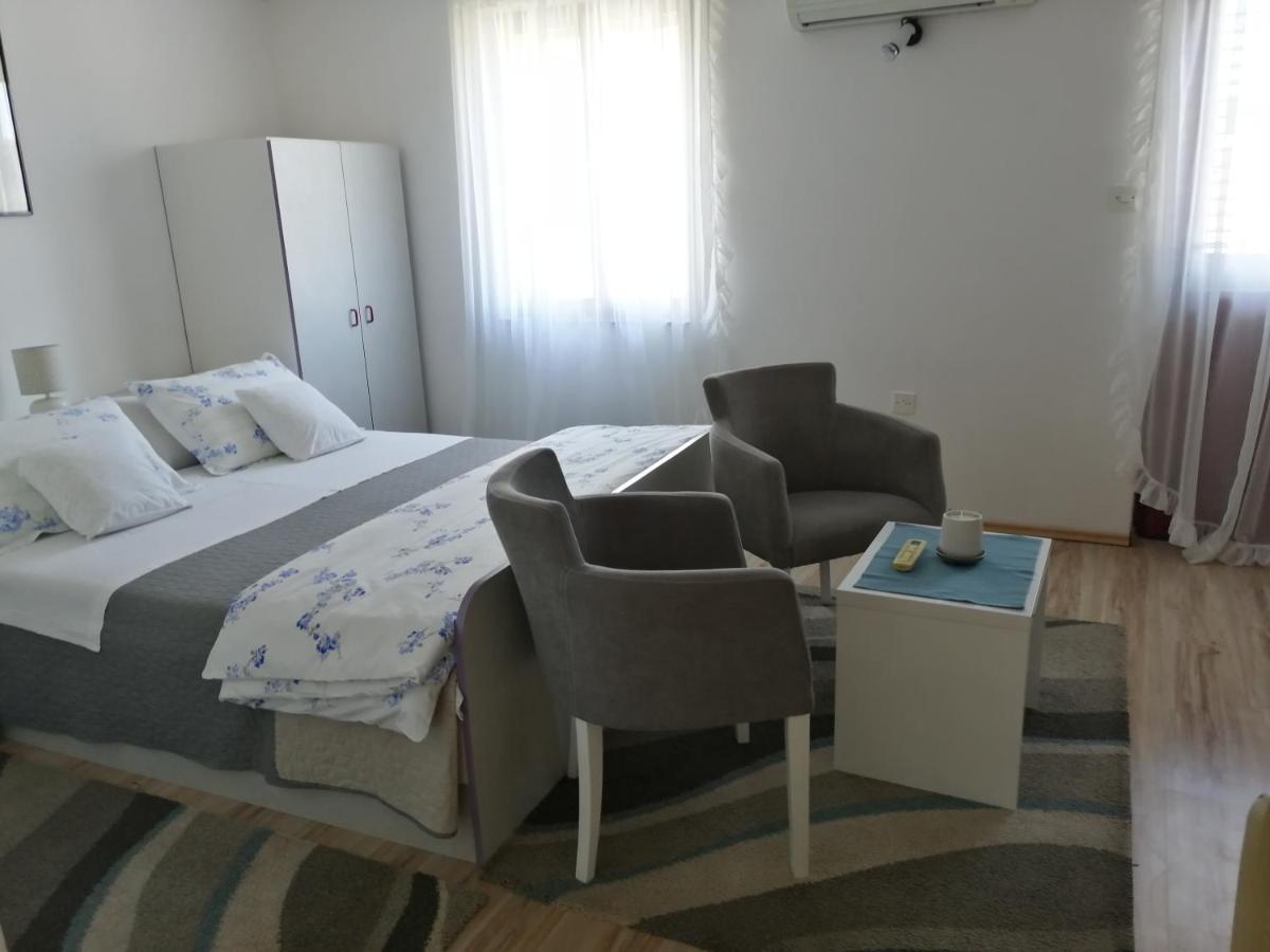 Studio Apartments Kuljis Vis Exterior photo