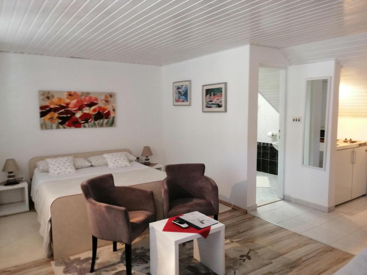 Studio Apartments Kuljis Vis Exterior photo