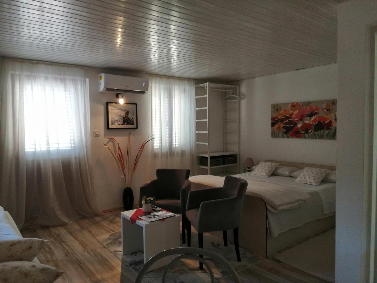 Studio Apartments Kuljis Vis Exterior photo