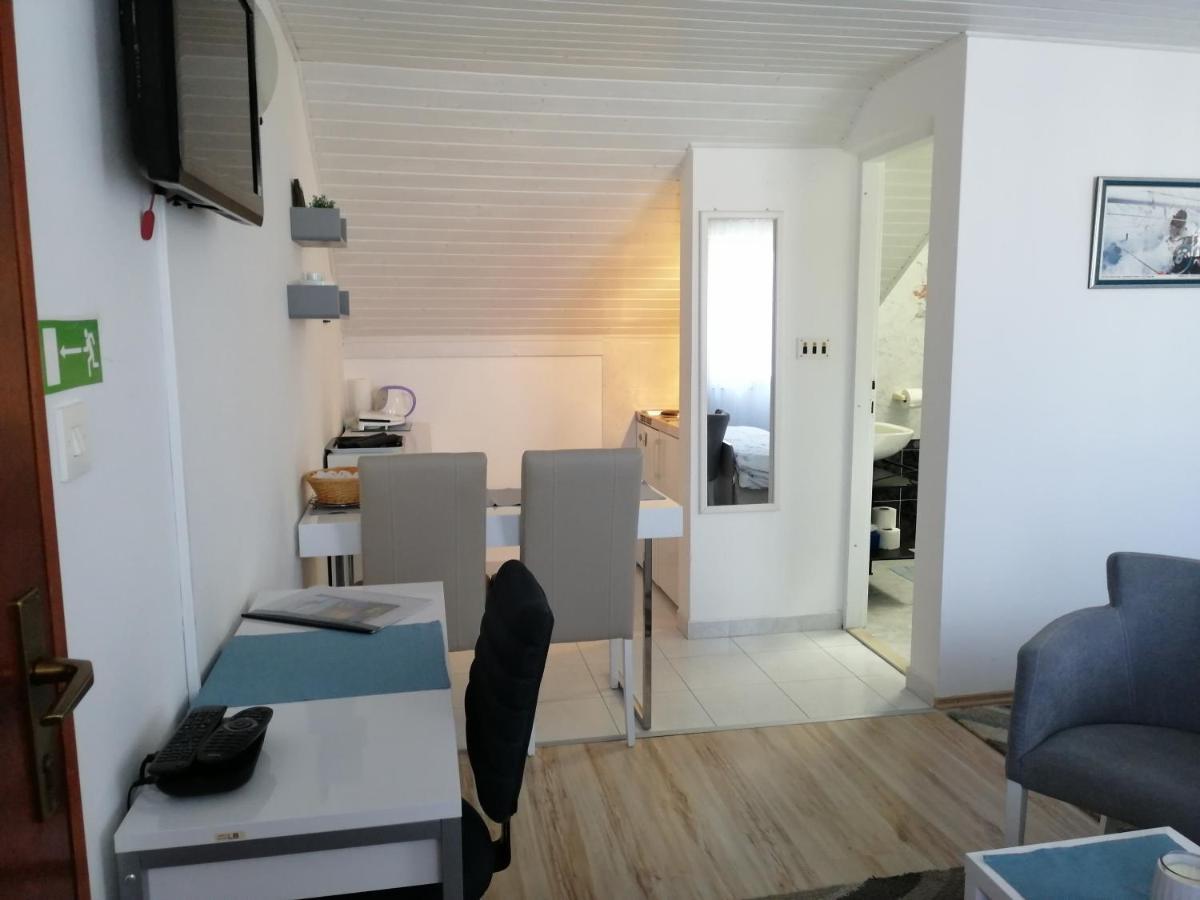 Studio Apartments Kuljis Vis Exterior photo