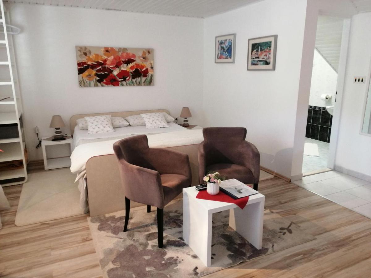 Studio Apartments Kuljis Vis Exterior photo